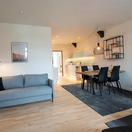 Central City Apartment דירה